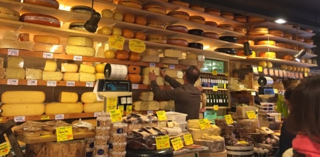 外国のチーズ店
